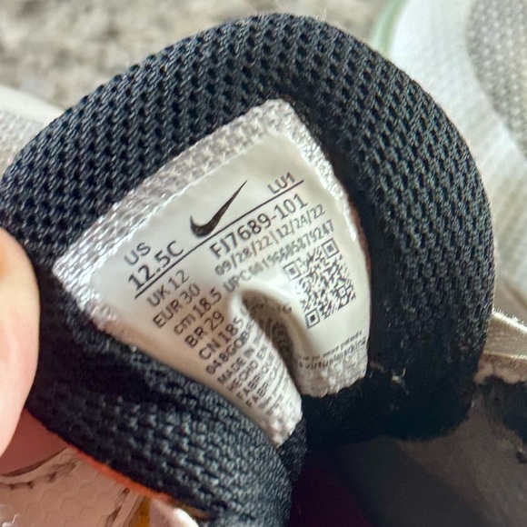 Nike l Team Hustle Doodles l Basketball Shoes l Size: 12.5 C - Picture 6 of 11